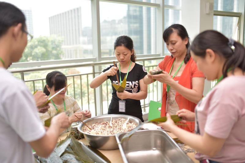 3044am永利生物开展“端午佳节，欢乐包棕子”活动1